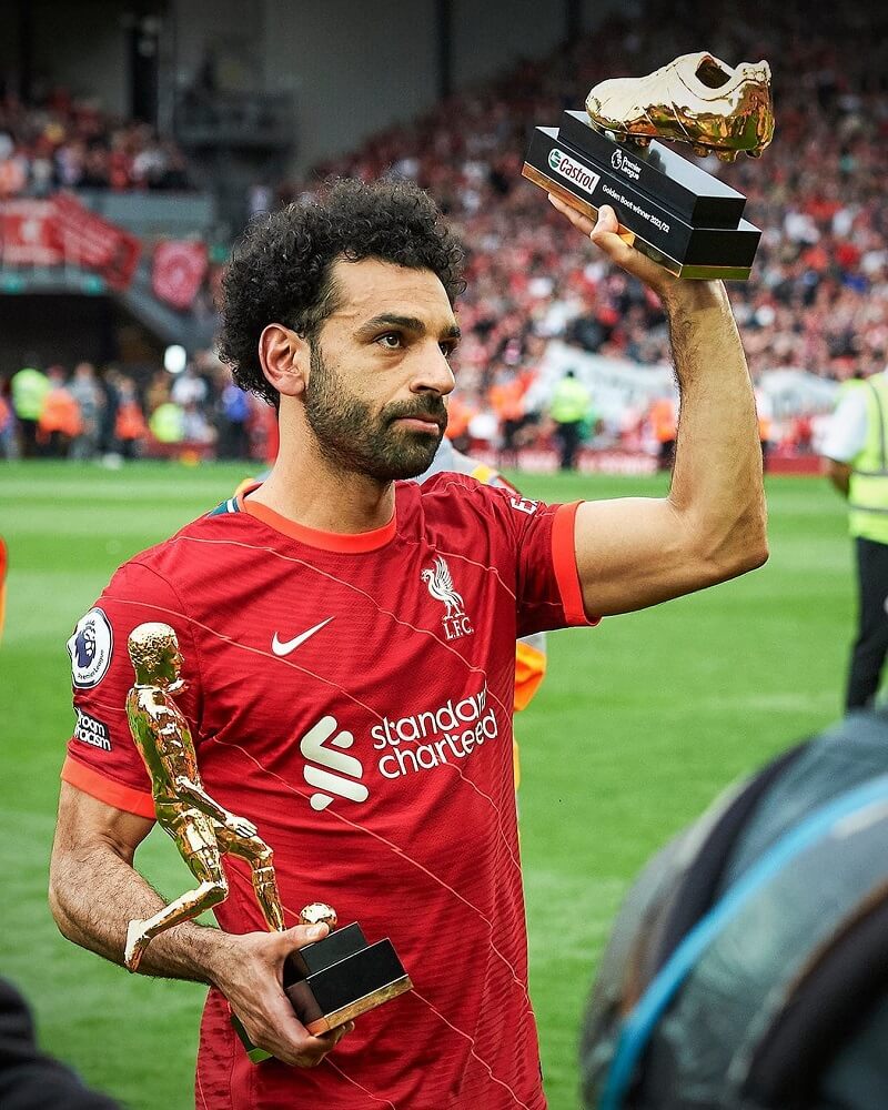 hình nền Mohamed Salah khoe danh hiệu