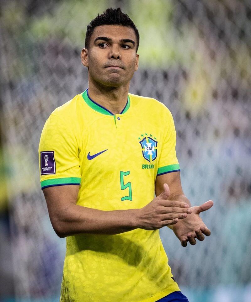 hình nền Casemiro trong màu áo tuyển brazil